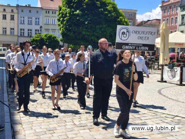młodzieżowa orkiestra