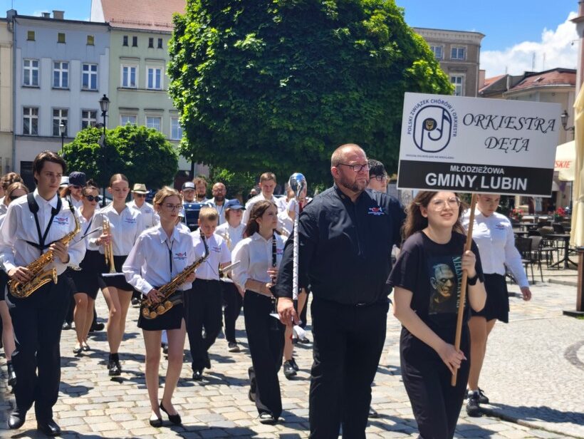 młodzieżowa orkiestra