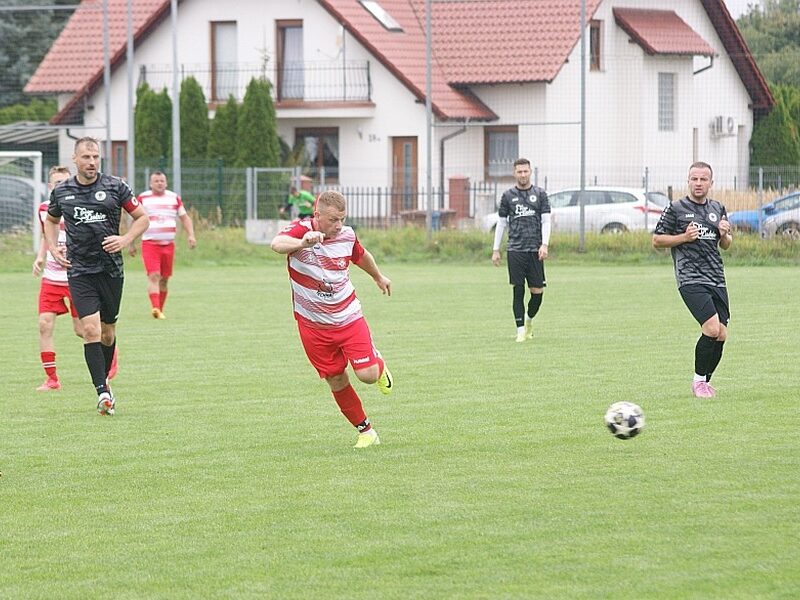 Derbowe spotkanie pomiędzy Fortuną Obora, a KS Kłopotów-Osiek